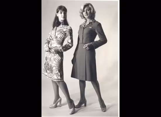 Đồng phục được thiết kế cho hãng Quantas Airways, vào những năm 1974-1985.