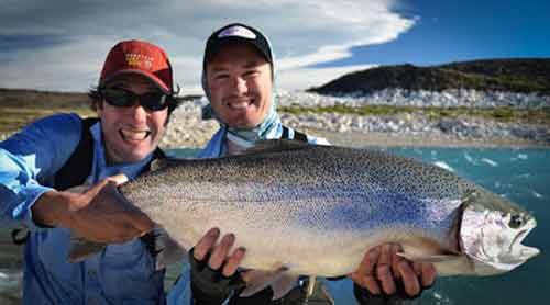 Chú cá lạ bắt được ở hồ Jurassic tại Patagonia, Argentina.
