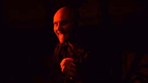 3. London, Anh. Thủ đô của xứ sở sương mù nổi tiếng với khá nhiều truyền thuyết về ma quỷ và những kẻ giết người man rợ. Một trong số đó là những người bị chặt đầu ở tháp London hay nhà sách ở số 50 quảng trường Berkeley, được cho là bị một cô gái tự tử ám.