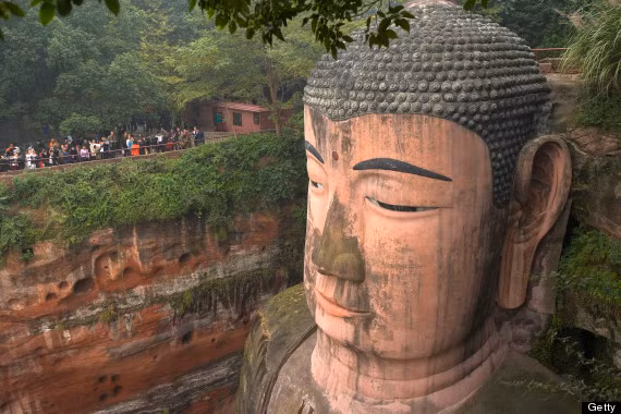 Quả nhiên, sau khi dựng xong, dòng nước nơi đây cũng hiền hòa và gây ra ít tai ương hơn hẳn.