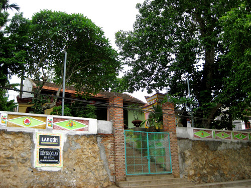 Đền Ngọc Lan.