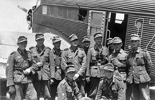 Lính sơn cước của Đức, lần đầu tiên được vận chuyển bằng đường không.