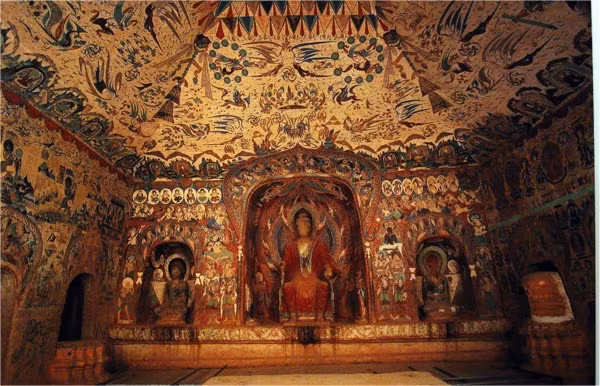 Những hang khác cũng không kém phần đáng chú ý là hang động số 16, 17, 18, 19 và 20. Trong những hang đá này, có rất nhiều bức tượng thể hiện phong cách vô cùng tinh xảo, sống động, với đặc điểm chung của các bức tượng là môi dày, mũi lớn, mắt xếch và vai rộng, thể hiện cách nhìn nhận vẻ đẹp của người dân thời kỳ đó.