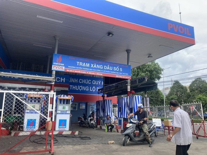 Bien bao het xang “doc nhat vo nhi” o Dong Nai-Hinh-6