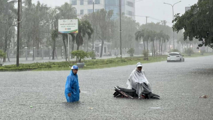 Mua nhu trut nuoc, lu bua vay nhieu noi o Da Nang, Quang Nam-Hinh-6