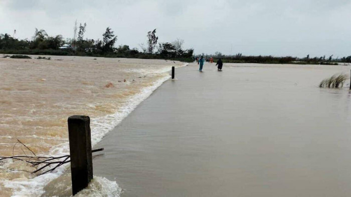 Mua nhu trut nuoc, lu bua vay nhieu noi o Da Nang, Quang Nam-Hinh-7