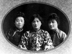 Ba chị em họ Tống.