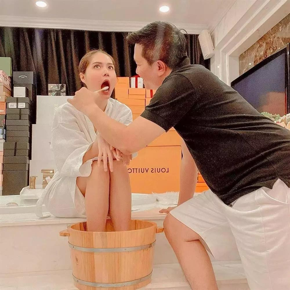 4 hinh anh chung to dai gia Quoc Vu la 