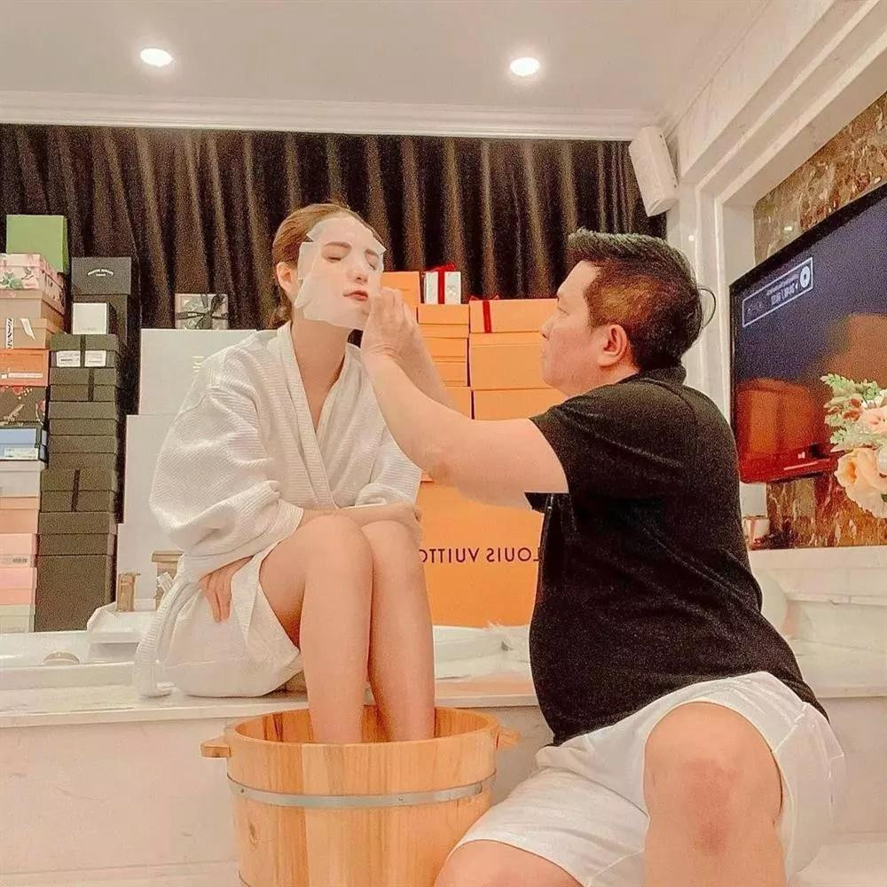 4 hinh anh chung to dai gia Quoc Vu la 