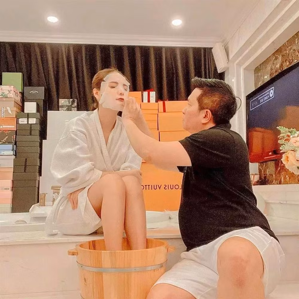 4 hinh anh chung to dai gia Quoc Vu la 