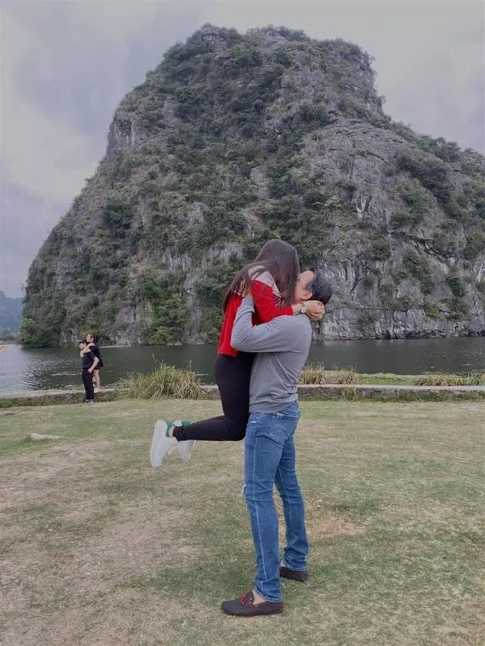 'Vua cá Koi' Thắng Ngô gọi vợ kém 13 tuổi là 'con gái kiếp trước' - Hình 2 'Vua ca Koi' Thang Ngo goi vo kem 13 tuoi la 'con gai kiep truoc'-Hinh-2