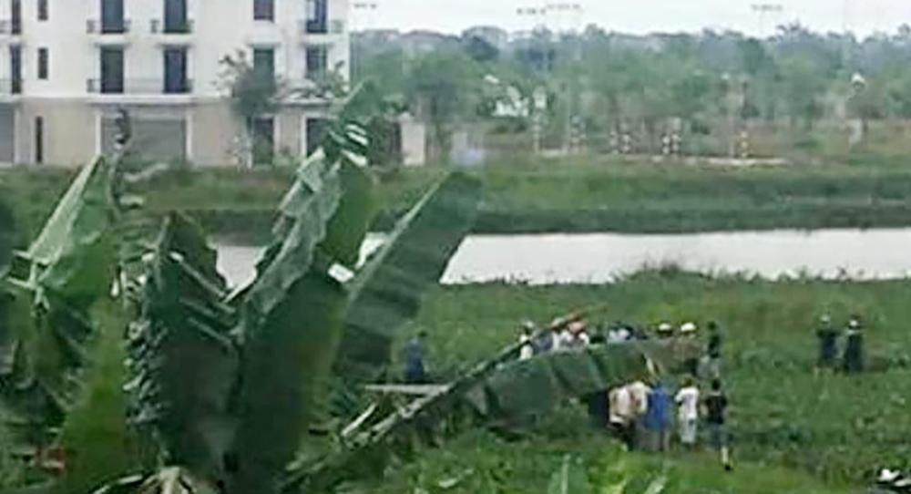 Phat hien thi the 2 me con noi tren song Bung