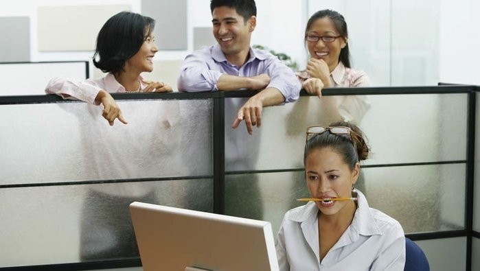 Quan he co tot den dau dung khoe 3 thu nay truoc mat dong nghiep