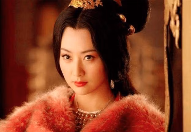 My nhan nao duoc sung ai nhat hau cung, phai chet vi qua xinh dep?