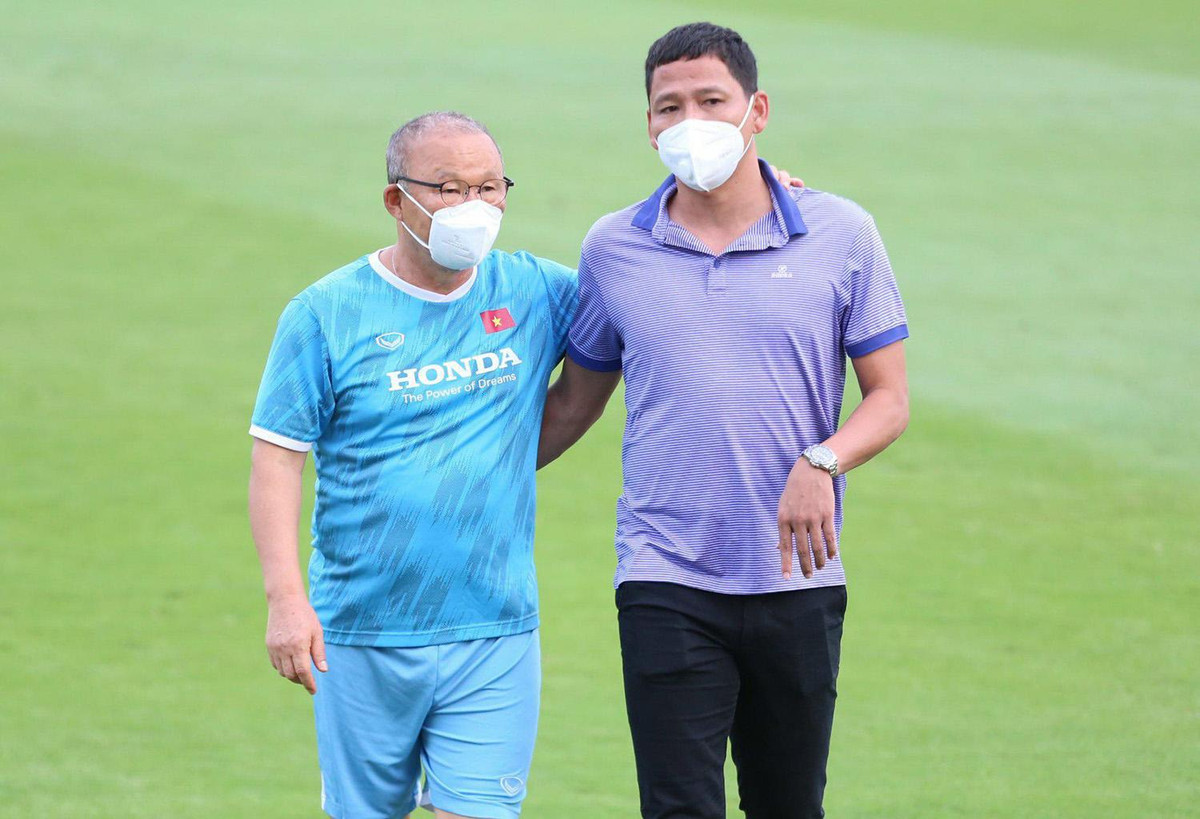 Tuyển Việt Nam: Hé lộ lý do thầy Park chọn Anh Đức làm phó tướng Tuyen Viet Nam: He lo ly do thay Park chon Anh Duc lam pho tuong