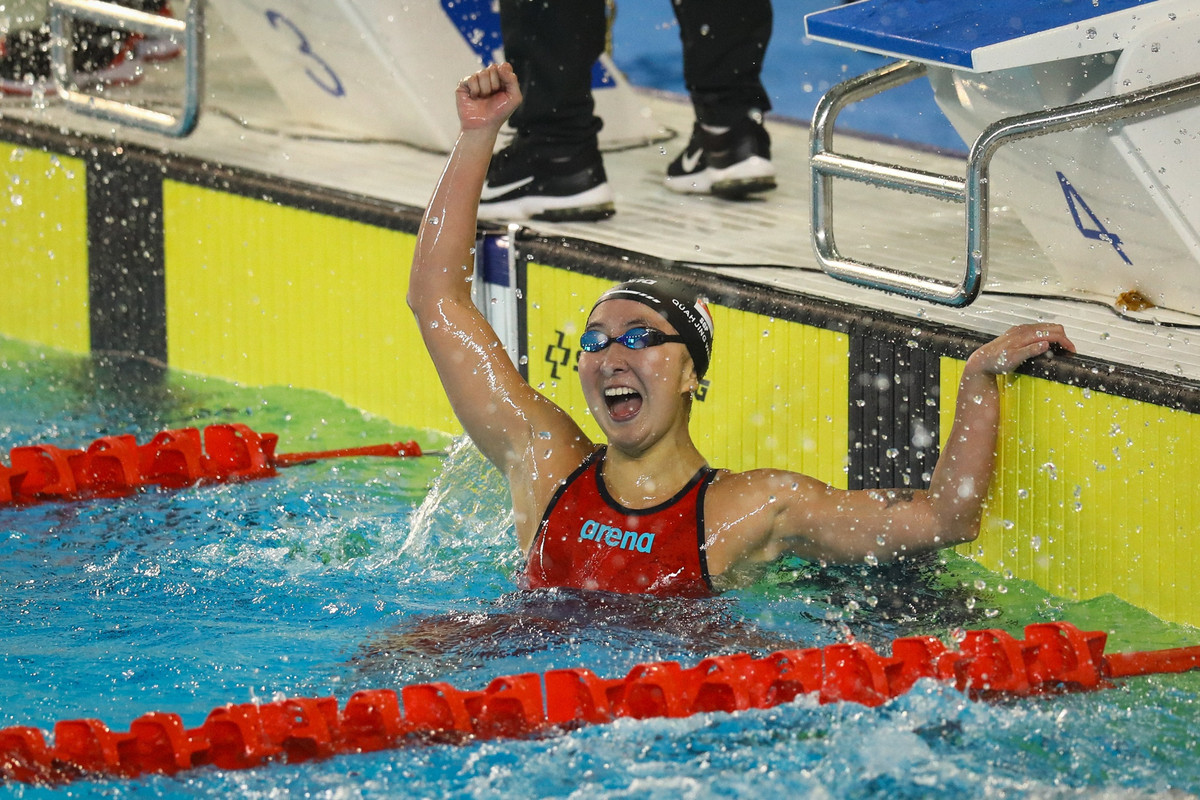 Tại đại hội thể thao lần này, Quah Jing Wen vừa giành thêm một HCV ở 200 m hỗn hợp cá nhân. Còn Quah Ting Wen (100 m tự do nữ) và Quah Zheng Wen (100 m bơi ngửa nam) cũng giành HCV trong cùng ngày 14/5. Ảnh: Minh Chiến.