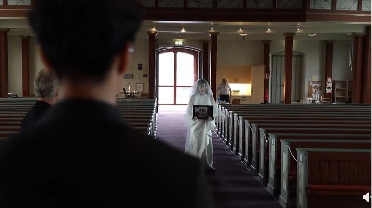 Di anh cha nuoi qua co xuat hien trong hon le Ngo Thanh Van-Hinh-4