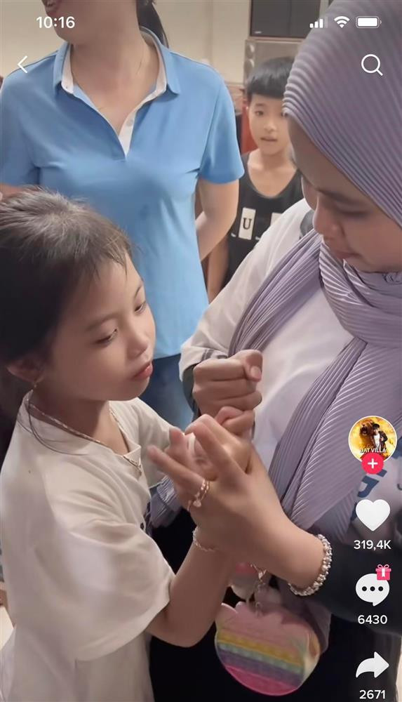 Bat ngo thai do con gai rieng Dat Villa danh cho nguoi yeu cua bo-Hinh-4