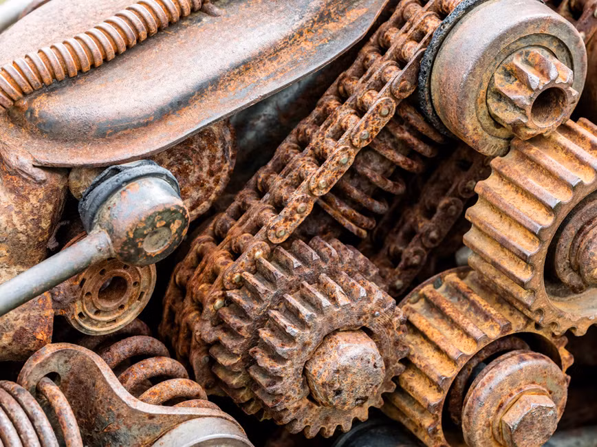 Trên đây là những món đồ cũ mà bạn nên hạn chế giữ trong nhà. Chúng vừa mang ý nghĩa phong thủy không tốt, vừa chiếm diện tích, khiến nhà chật chội hơn. Một ngôi nhà bừa bộn, đồ đạc lộn xộn khiến người trong nhà cũng cảm thấy chán nản, mệt mỏi chứ đừng nói đến việc mời được quý nhân đến nhà. Vì vậy, hãy thường xuyên dọn dẹp căn nhà, giữ cho nhà luôn thông thoáng, ngăn nắp. Đây là một trong những yếu tố quan trọng giúp thu hút tài lộc vào nhà. * Thông tin mang tính chất tham khảo, chiêm nghiệm.