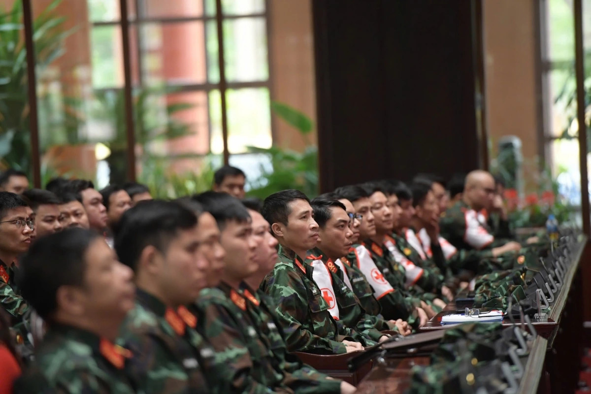 Luc luong tinh nhue nhat cua Viet Nam len duong cuu tro dong dat tai Myanmar