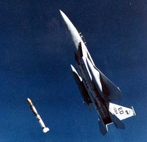 F-15A phóng thử nghiệm ASM-135 ASAT.