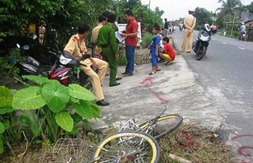 Vào thời điểm trên, em My đang đạp xe trên QL61, ấp Tân Long A, xã Tân Bình, huyện Phụng Hiệp, tỉnh Hậu Giang thì bị chiếc ô tô của CSGT công an tỉnh Hậu Giang do trung úy Nguyễn Trương Đại Lợi điều khiển lao sang trái tông vào. Em My dù được đưa đi cấp cứu ngay lúc đó nhưng đã không qua khỏi.