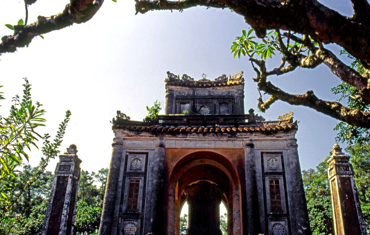 Nhà bia của lăng Tự Đức.