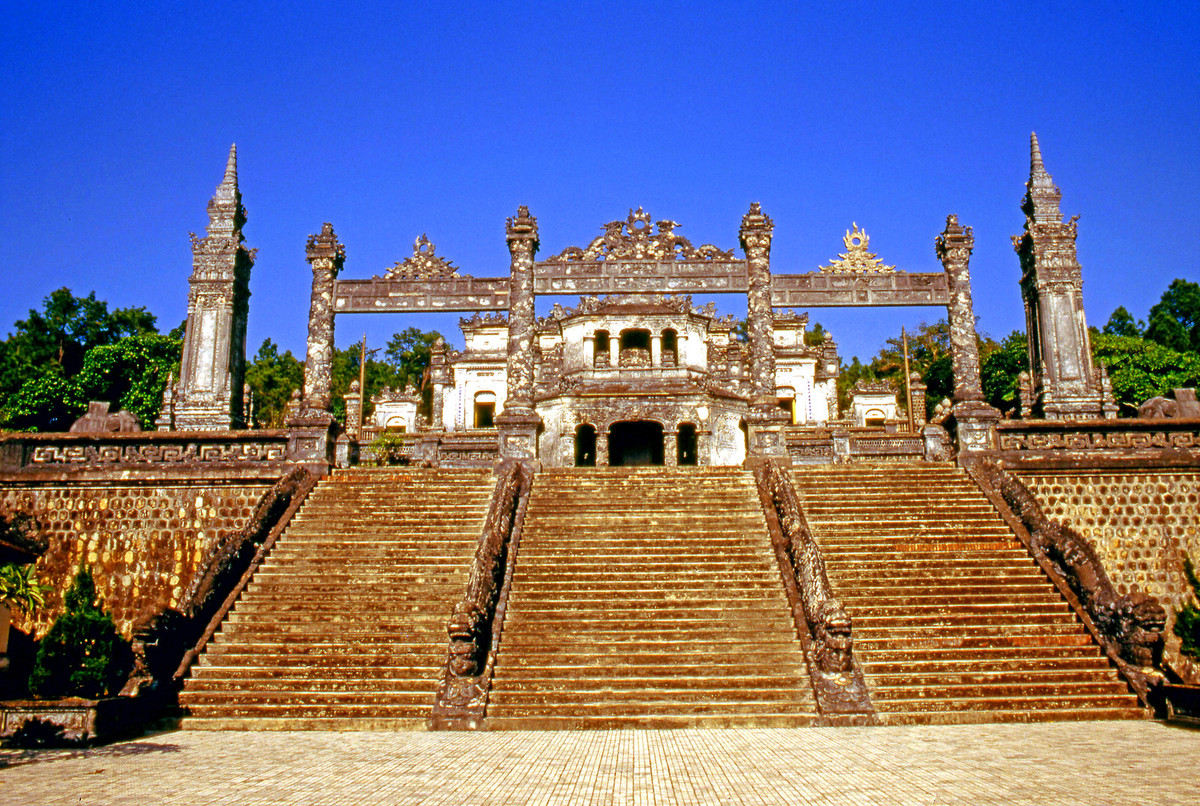 Toàn cảnh lăng Khải Định.