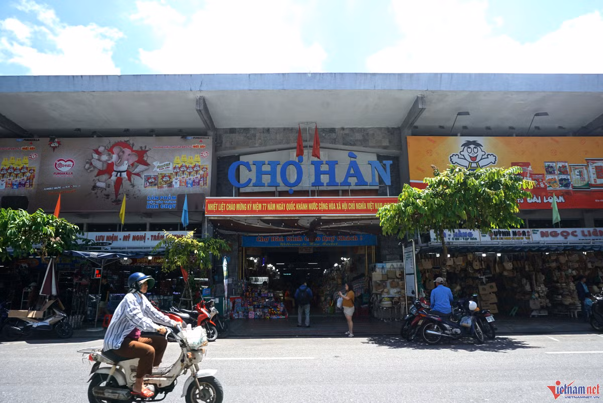 Sở Công Thương TP Đà Nẵng vừa khởi công công trình “cải tạo, nâng cấp chợ Hàn”, với kinh phí 8,1 tỷ đồng. Chợ này được xây dựng lại vào năm 1989, đến nay đã hơn 30 năm sử dụng, hiện có nhiều hạng mục xuống cấp, cần được sửa chữa.