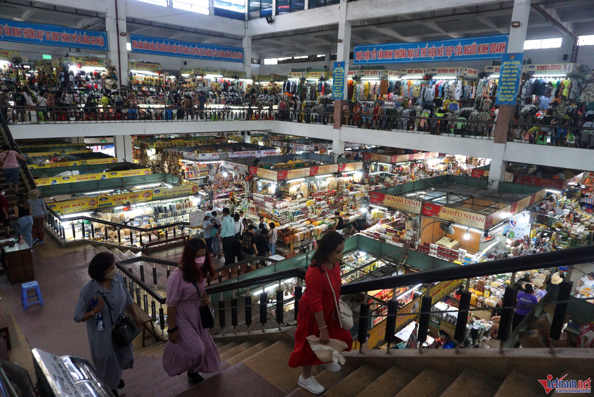 Theo Phó Giám đốc Sở Công Thương Đà Nẵng Nguyễn Văn Trừ, chợ Hàn là chợ truyền thống quy mô lớn đầu tiên của TP. Đơn vị quản lý chợ Hàn đã nhiều lần cải tạo, sửa chữa qua các năm, tuy nhiên kinh phí hàng năm không lớn, không quá 500 triệu đồng. Vì vậy, để tạo diện mạo mới cho chợ Hàn, việc cải tạo nâng cấp và sắp xếp lại trật tự kinh doanh theo hướng văn minh thương mại là rất cần thiết.