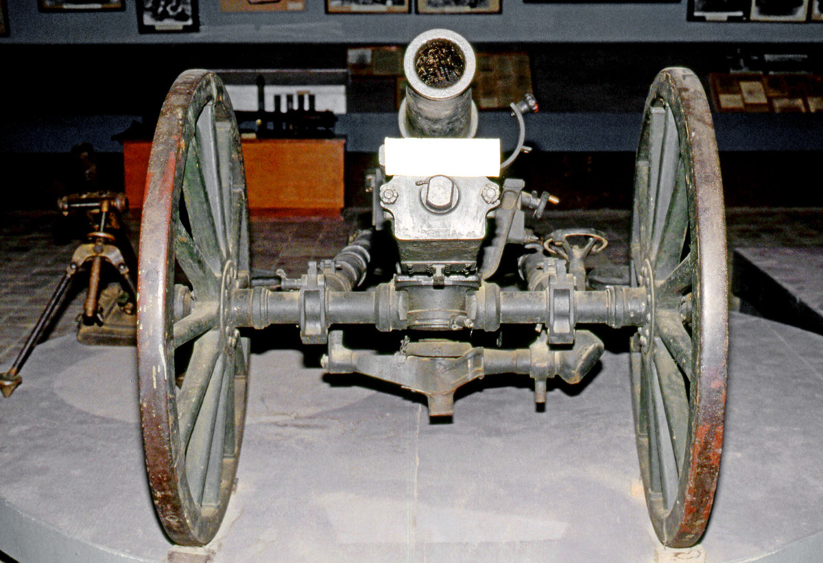 Một khẩu pháo trưng bày trong bảo tàng.