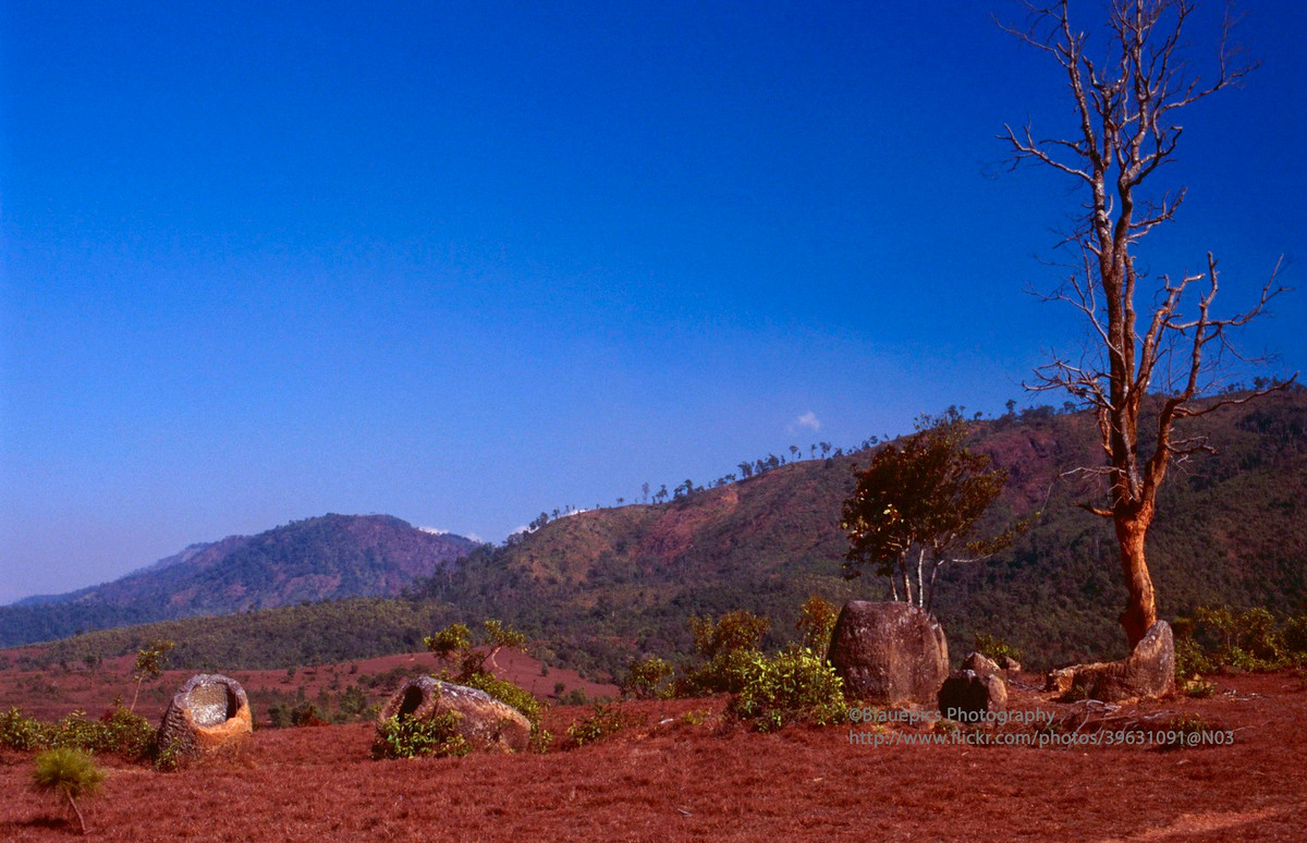 Cánh đồng chum ở Xieng Khuan.