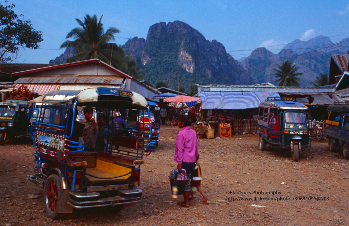 Khu chợ ở Vang Vieng.