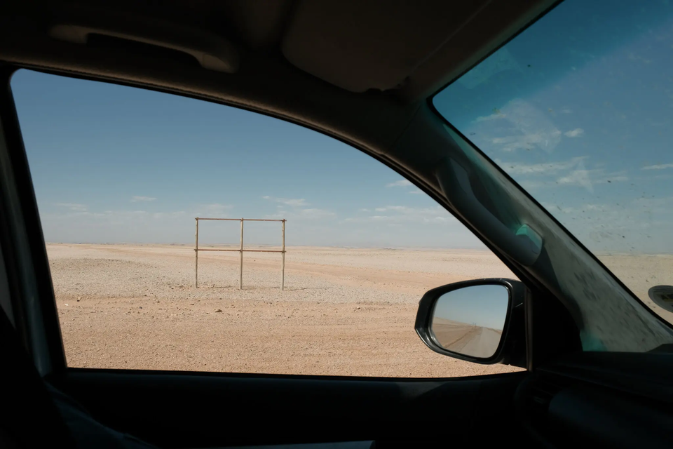 Trong bài viết của mình, Genna Martin đánh giá khu vực này cất giữ một sự pha trộn không giống bất kỳ nơi nào khác trên quả địa cầu - giữa các nền văn hóa, phong cảnh và giống loài - đôi khi gợi lên hình ảnh của một vùng đất hoang vu hậu tận thế.