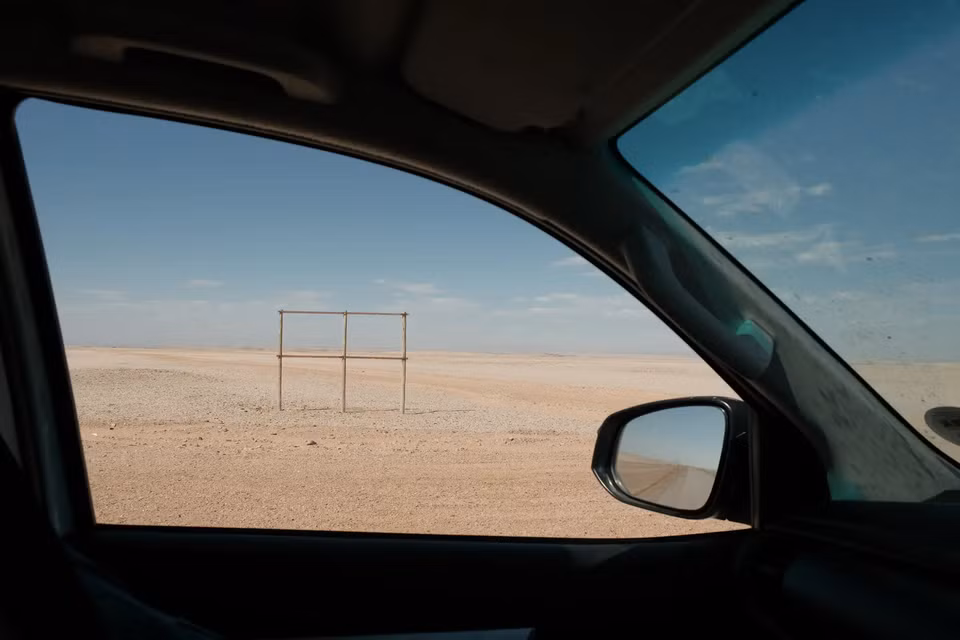 Trong bài viết của mình, Genna Martin đánh giá khu vực này cất giữ một sự pha trộn không giống bất kỳ nơi nào khác trên quả địa cầu - giữa các nền văn hóa, phong cảnh và giống loài - đôi khi gợi lên hình ảnh của một vùng đất hoang vu hậu tận thế.