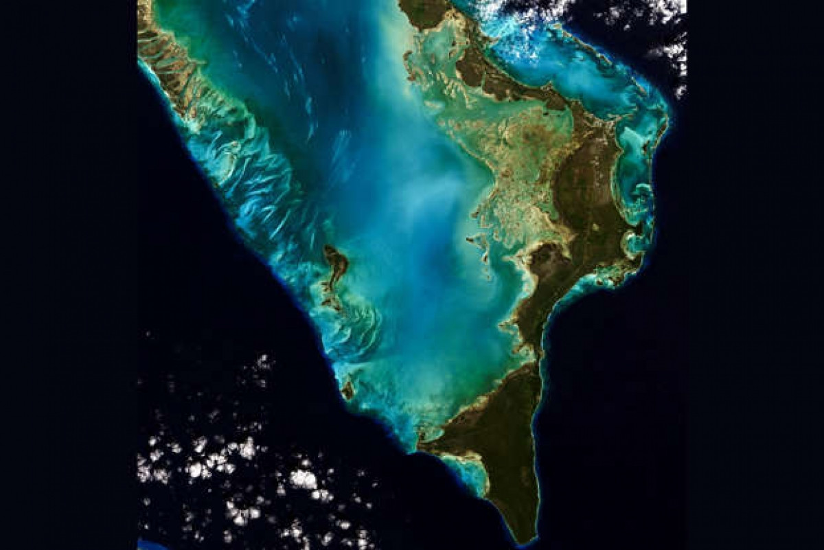 Những sắc màu tự nhiên đầy ấn tượng của Quần đảo Abaco nằm ở phía Bắc Bahamas được chụp từ trên cao.
