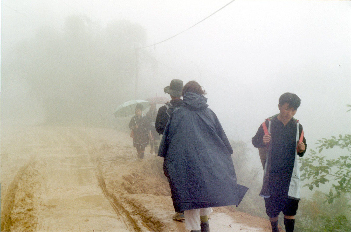Con đường lầy lội ở Sa Pa một ngày mưa phùn.