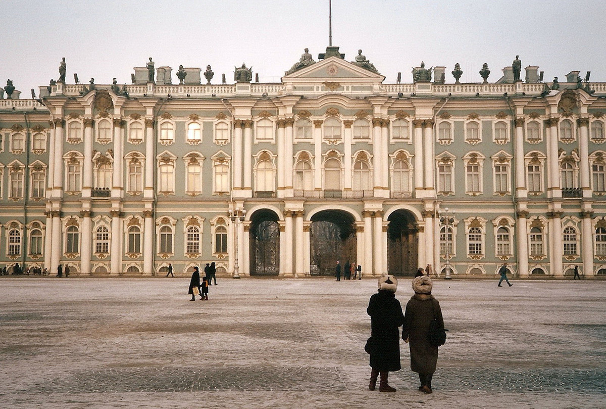 Phía trước cung điện Mùa Đông.