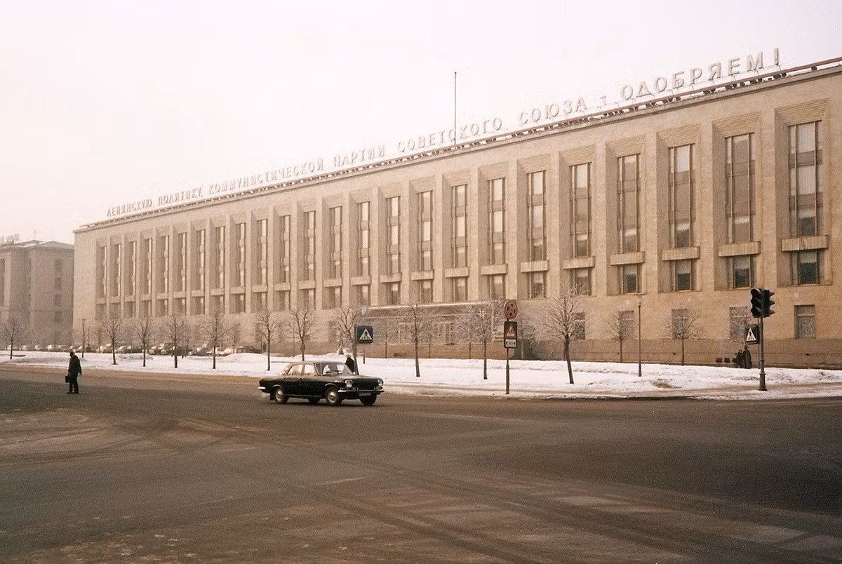 Trường Đảng ở Leningrad.