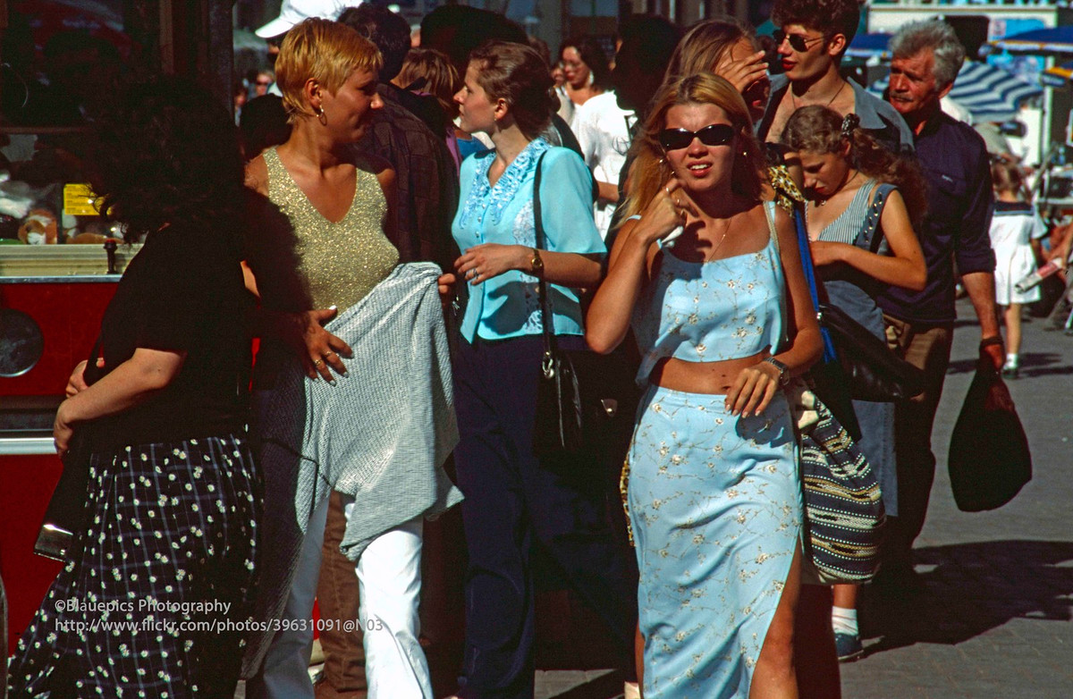 Những người phụ nữ trên phố Arbat.