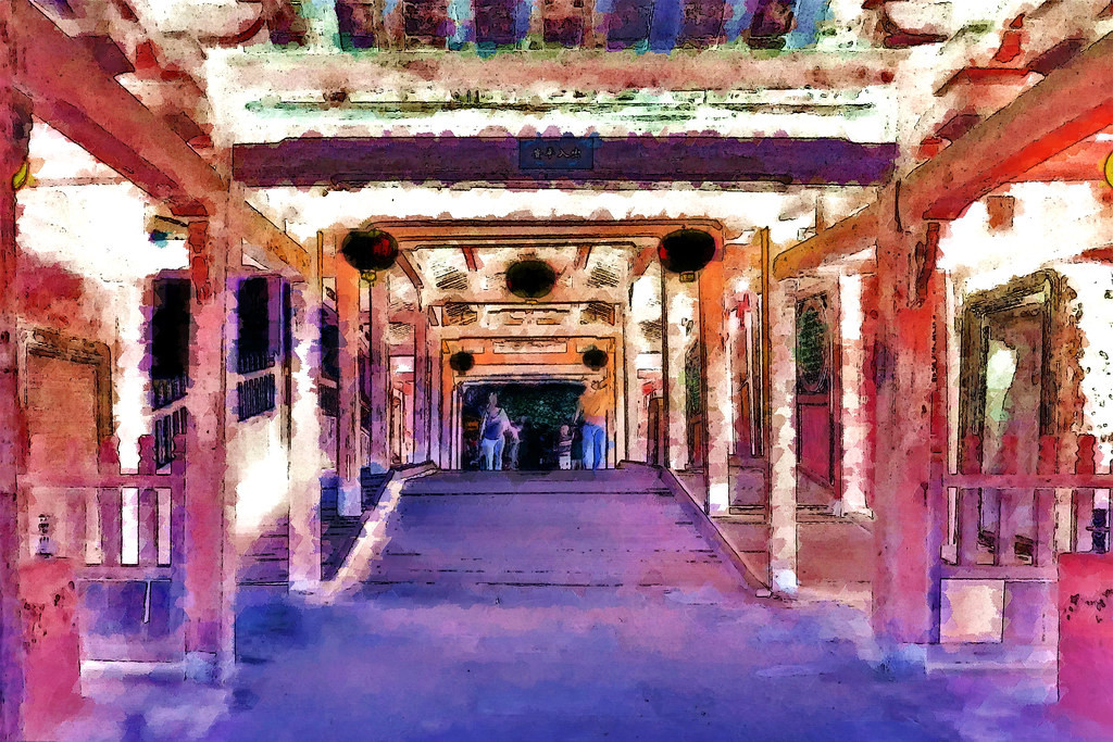 Bên trong Chùa Cầu.