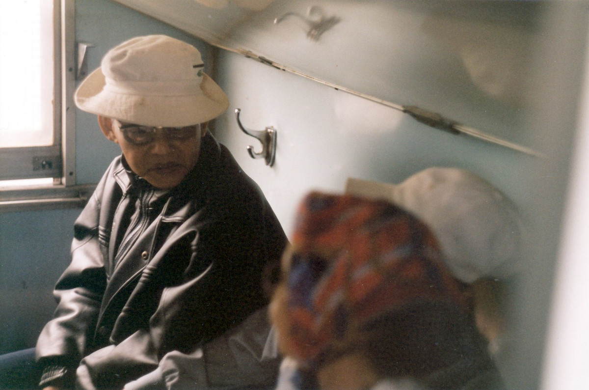 Hành khách trên chuyến tàu hỏa Hà Nội - Lào Cai.