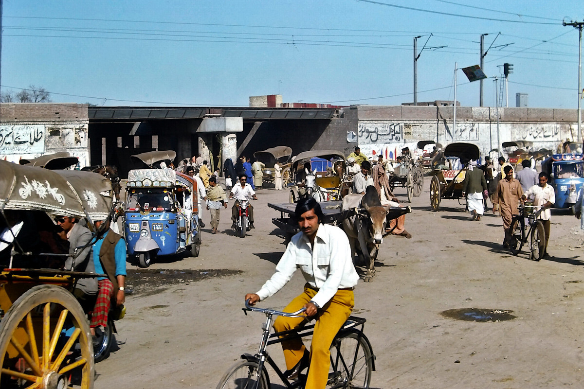 Trên đường phố Lahore, thành phố lớn thứ hai Pakistan.