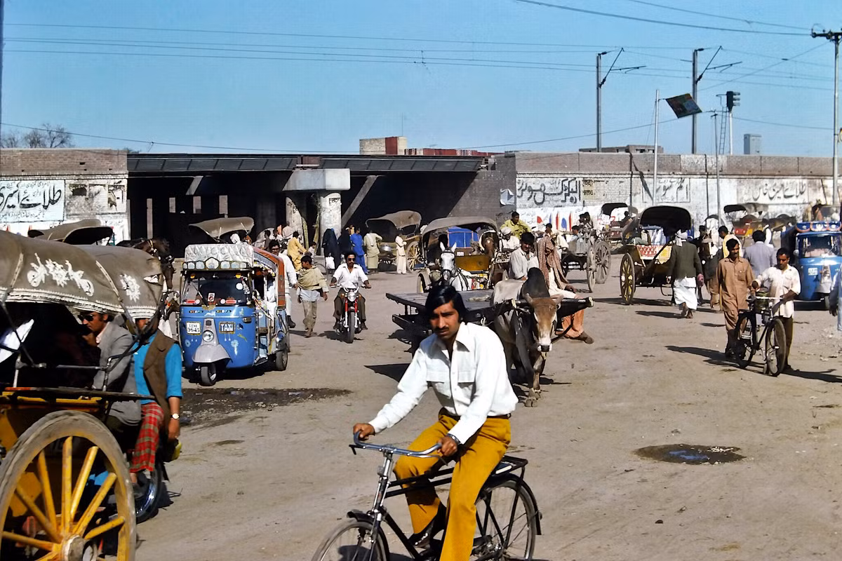 Trên đường phố Lahore, thành phố lớn thứ hai Pakistan.