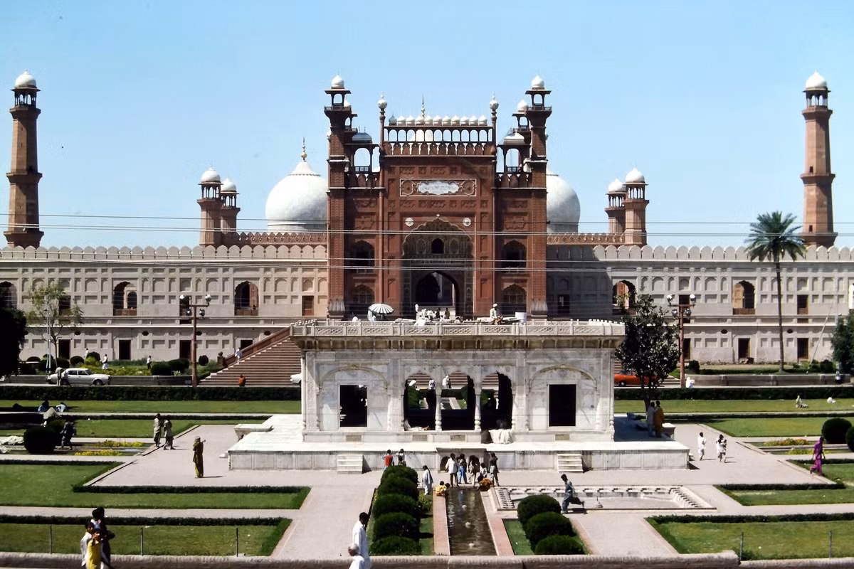 Thánh đường Badshahi ở Lahore.