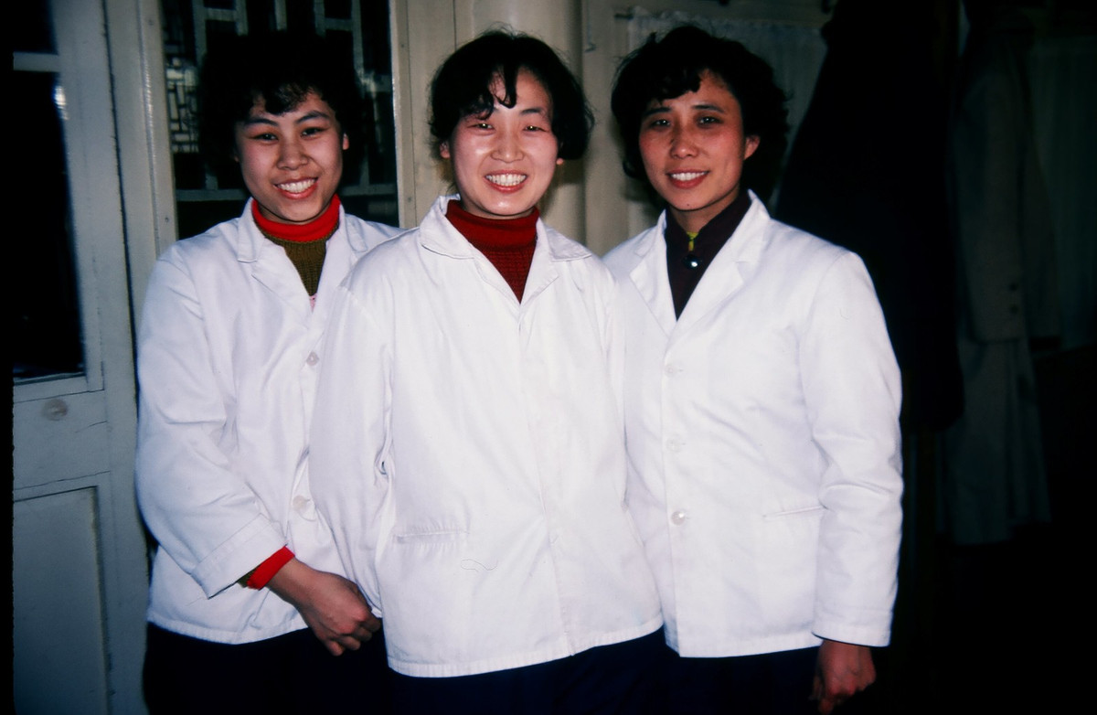 Các nữ nhân viên trong nhà hàng.