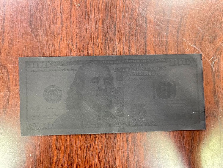 Thu giu tang vat nghi 1 trieu USD nhuom den chuyen ra nuoc ngoai-Hinh-2