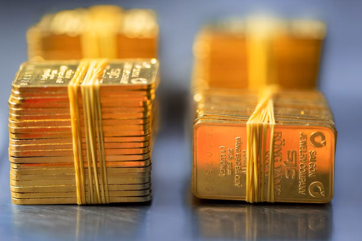 Gia vang hom nay 8/9: USD tang du doi, vang lai giam sau