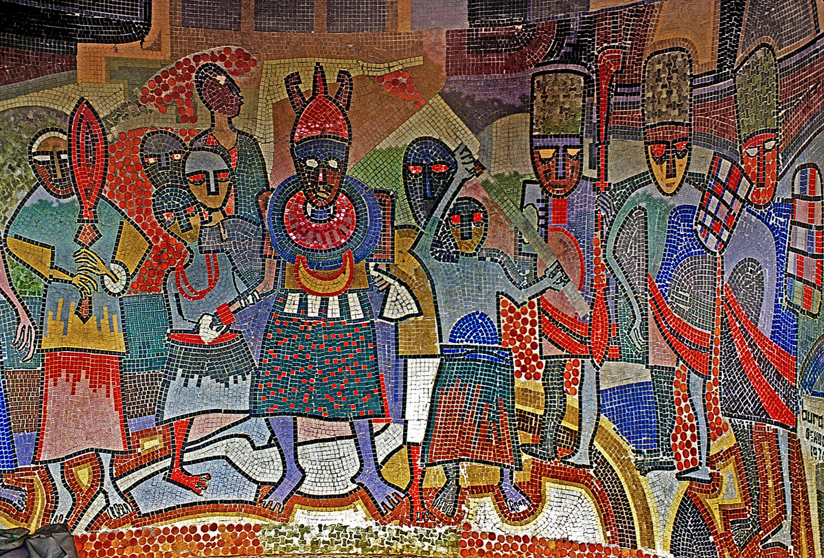 Tranh tường ghép bằng gốm ở Bảo tàng Quốc gia thành phố Benin.