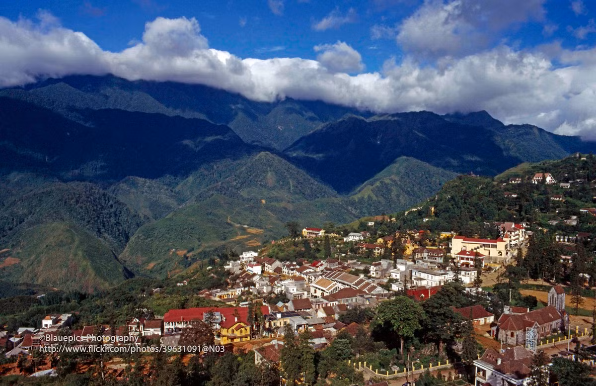 Toàn cảnh thị trấn Sa Pa năm 1998. Ảnh: Gunter Hartnagel/Flickr.